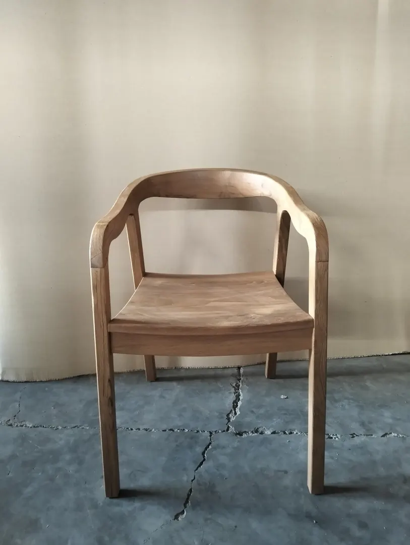 Fauteuil de table en teck, dossier enveloppant