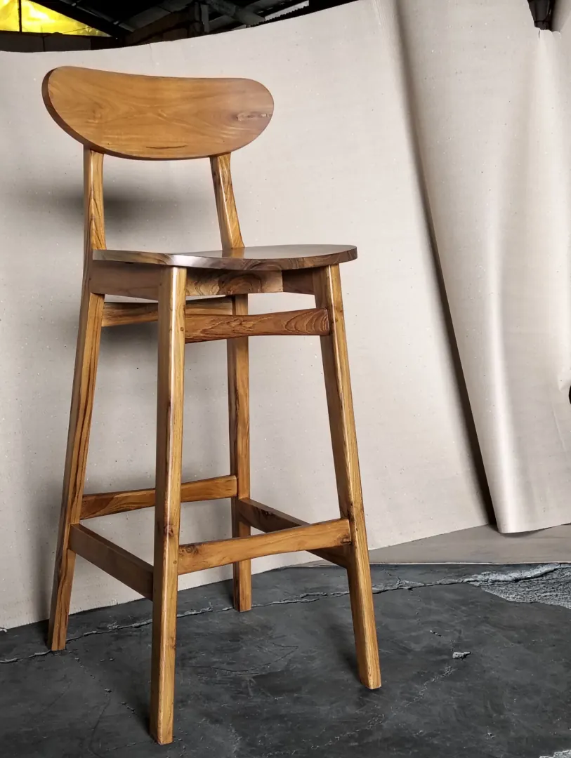 Tabouret de bar en teck, repose-pieds traversant