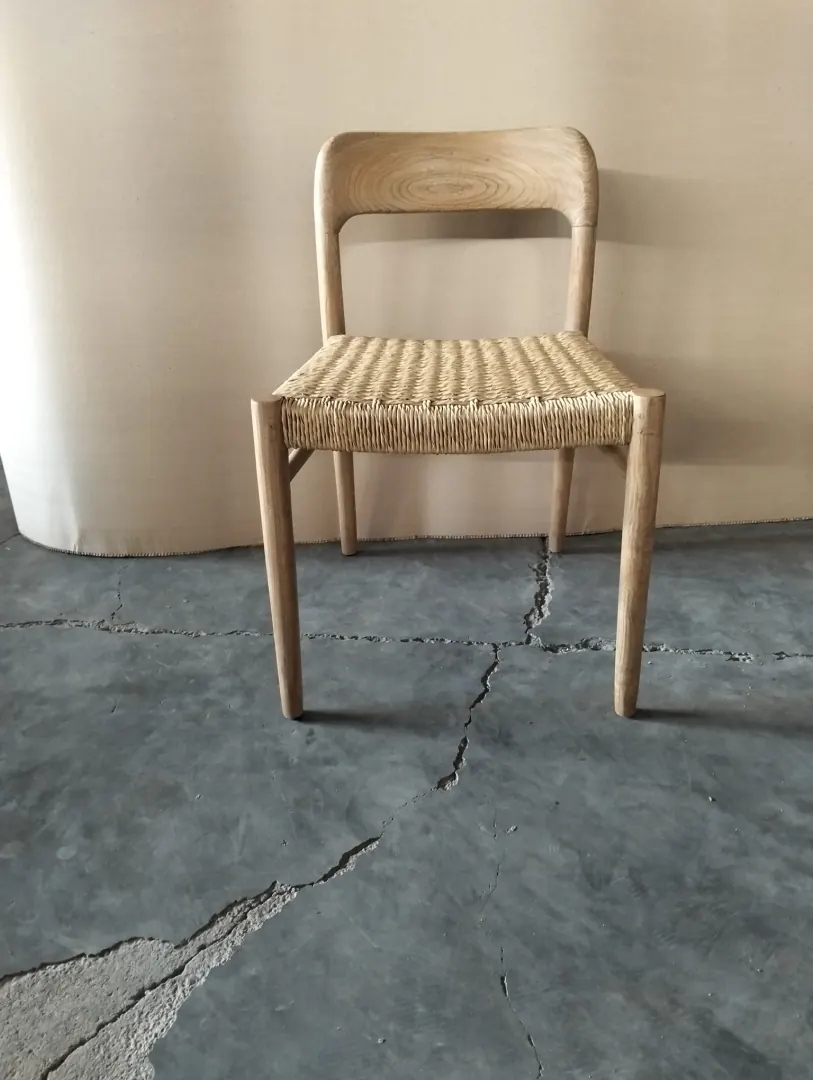 Chaises de restaurant en teck et cannage