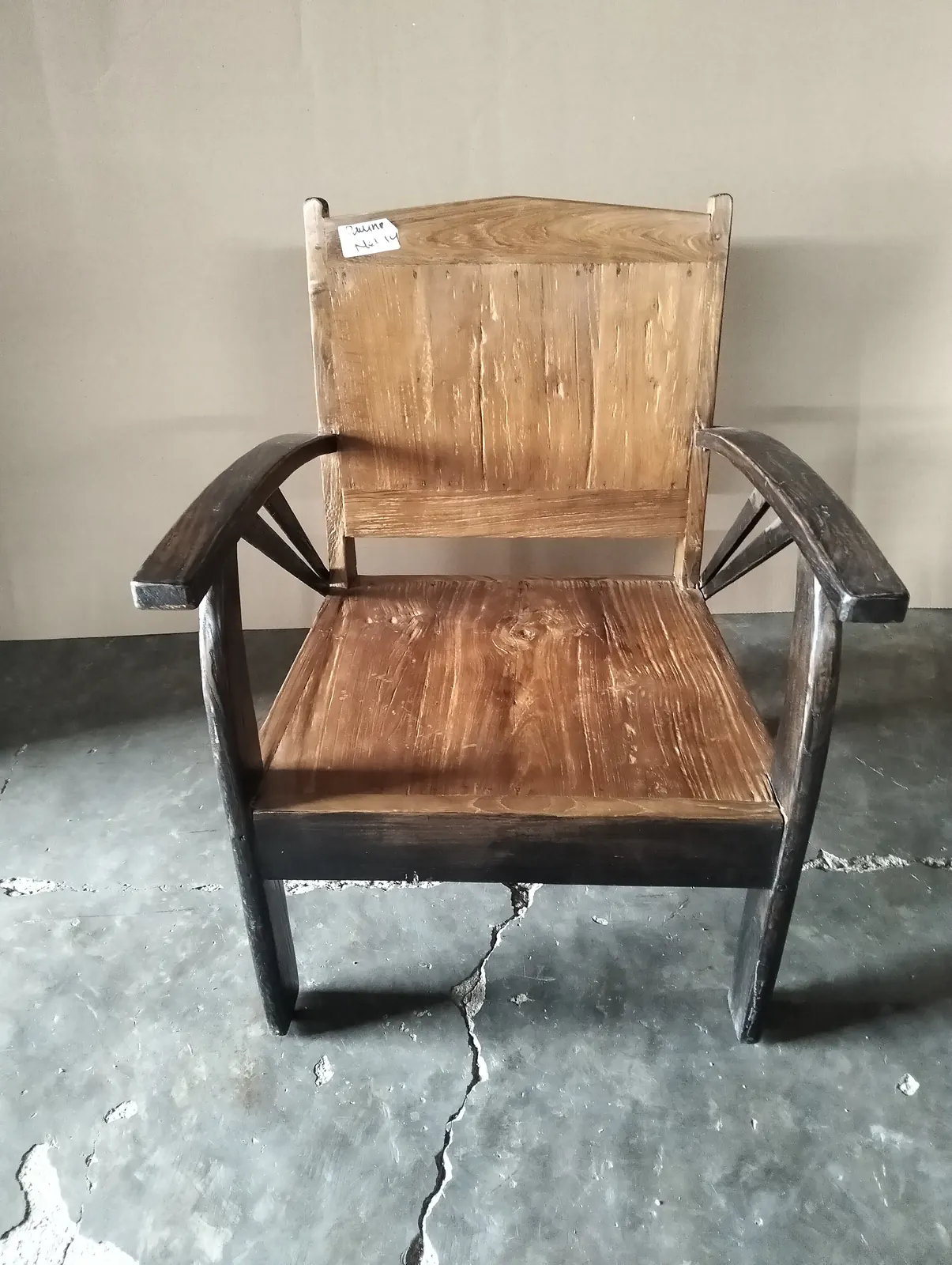 Fauteuil ancien en teck, dossier plein