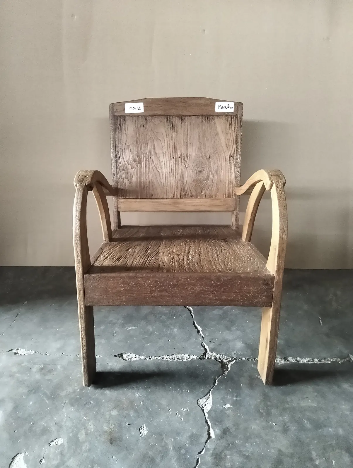 Fauteuil colonial en teck patiné