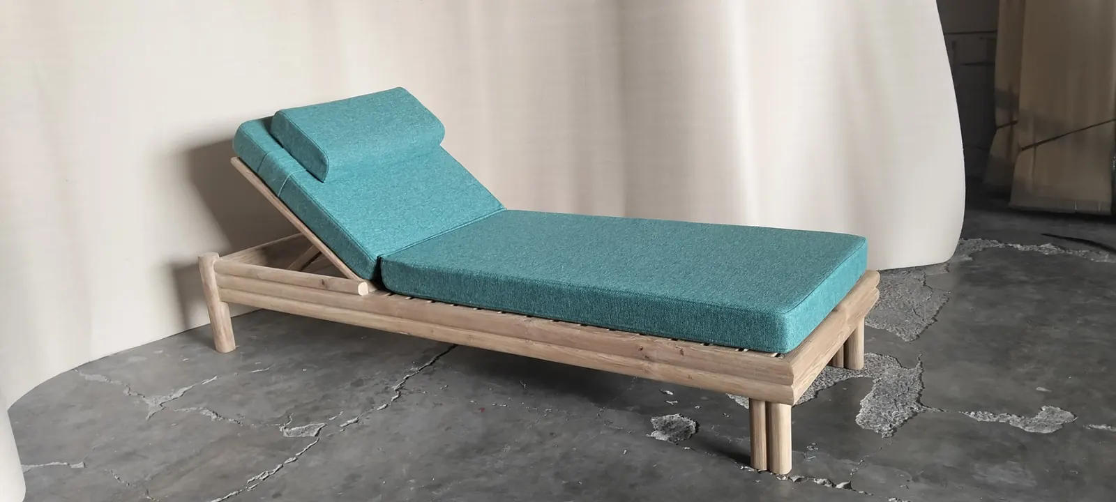 Bain de soleil en teck avec matelas turquoise