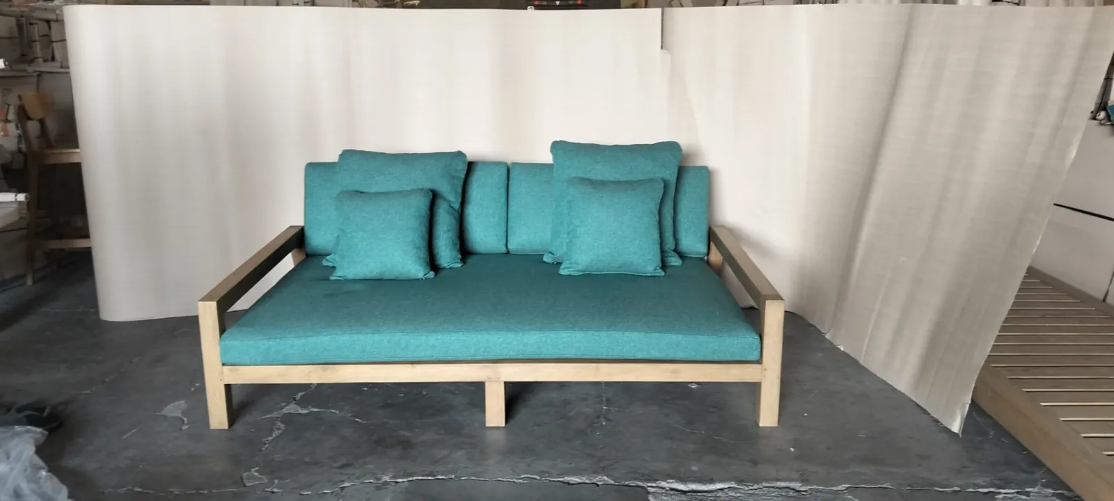 Daybed deux places en teck et coussins turquoise