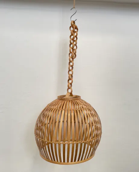 Suspension boule en rotin à lamelles