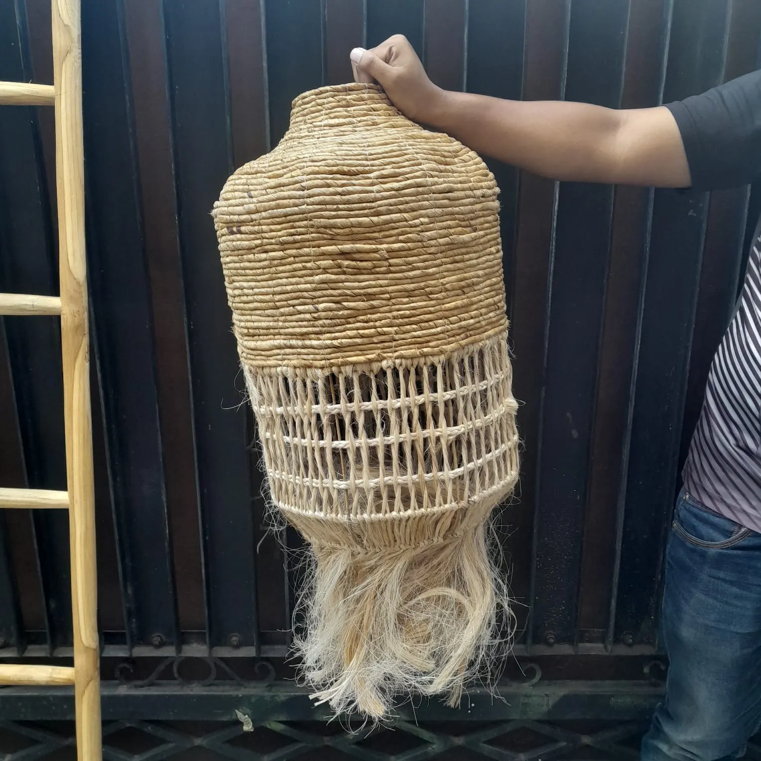 Suspension en corde et franges de raphia
