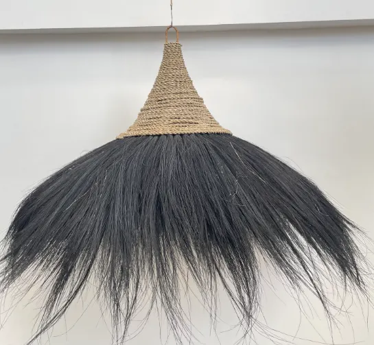 Suspension à franges noires en fibre naturelle