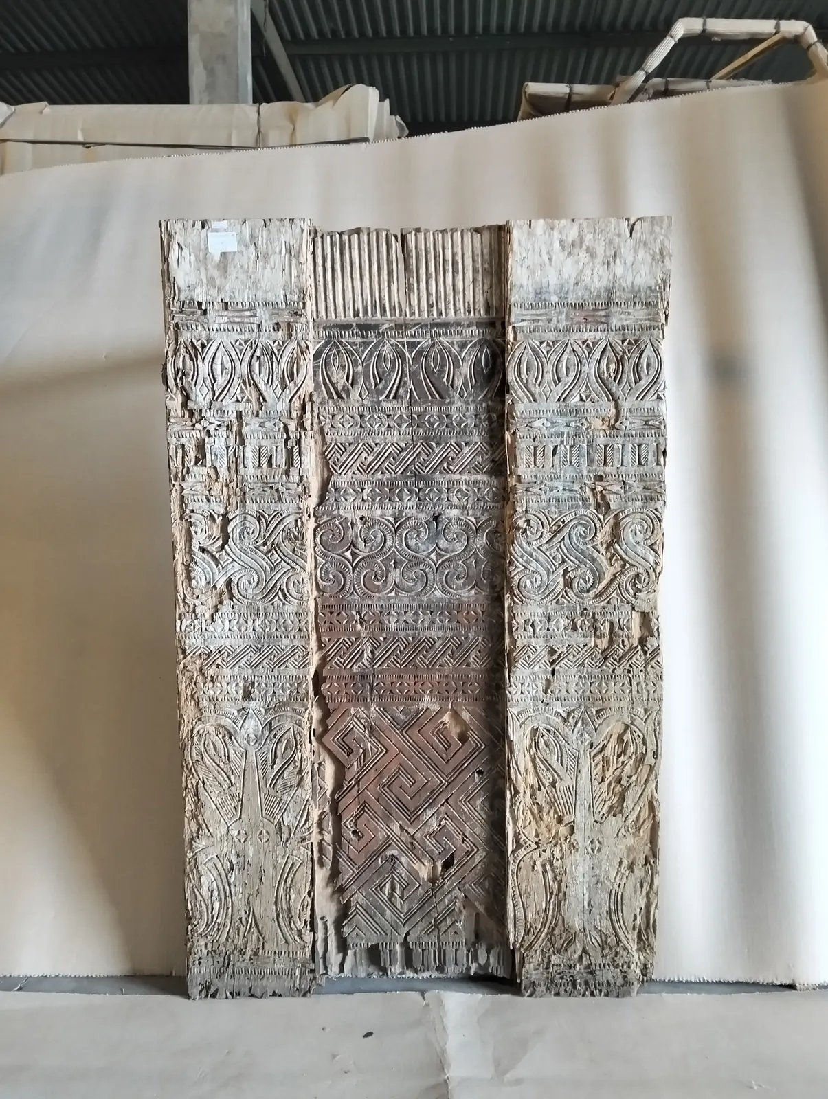 Panneaux de porte anciens sculptés à la main