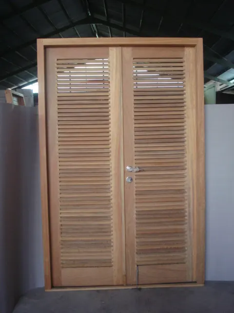 Double porte à persiennes en teck, sortie d'atelier