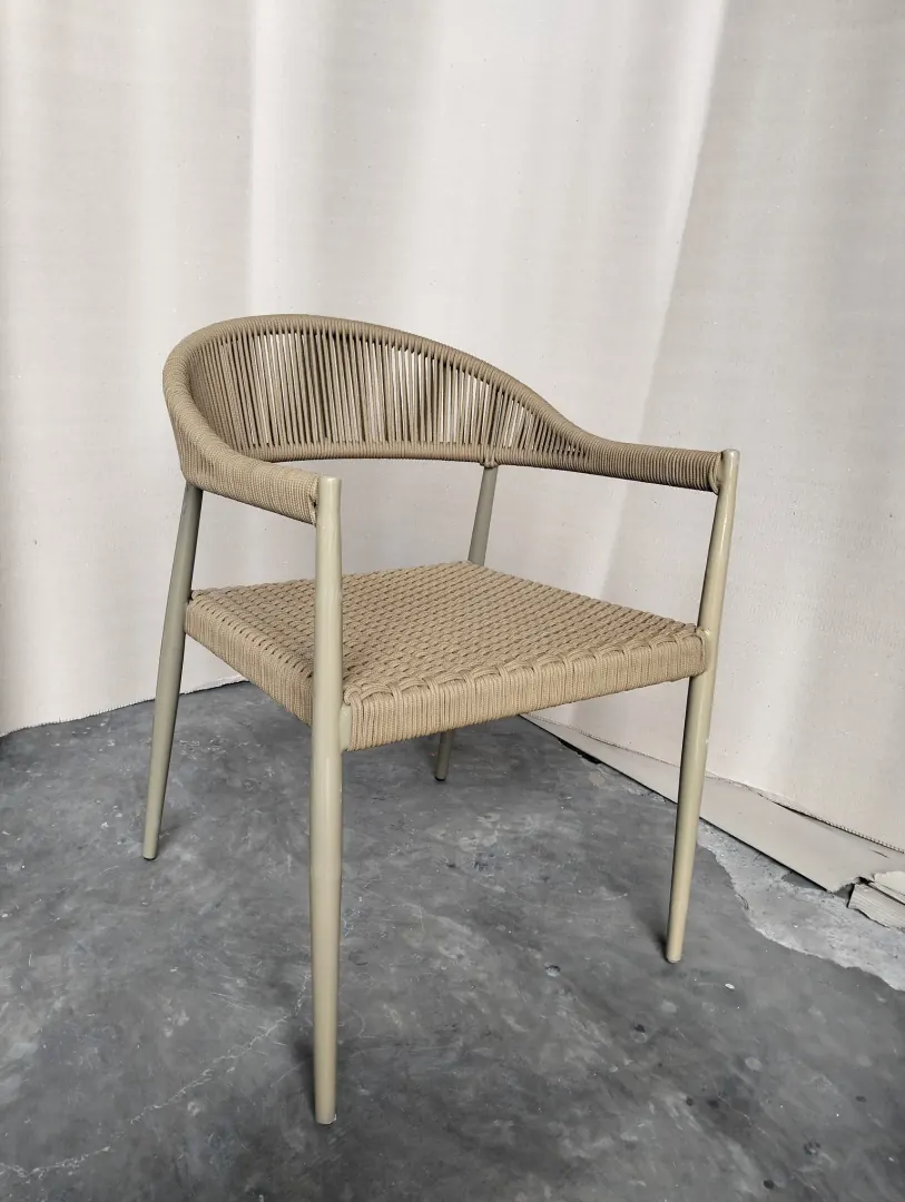 Fauteuil en corde tressée, structure fine