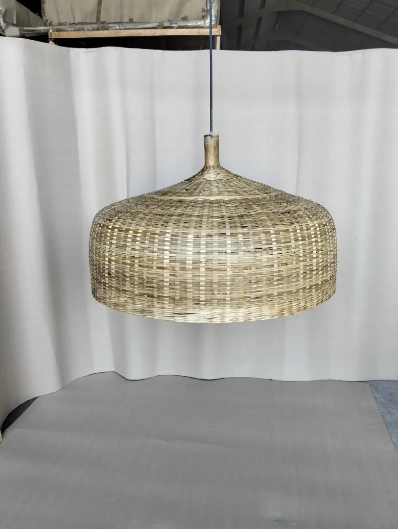 Grande suspension en rotin, forme soucoupe