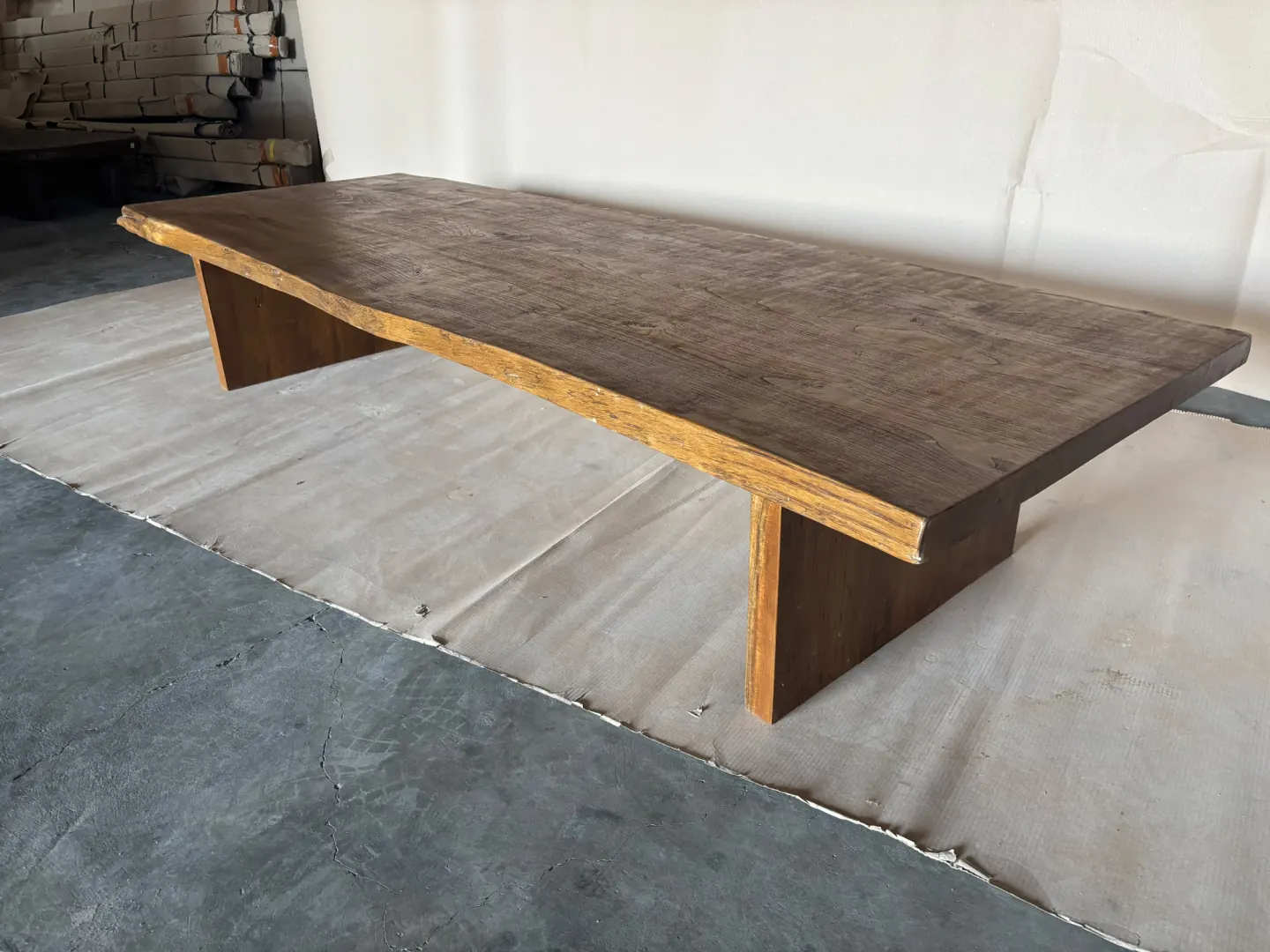 Table basse longue en suar massif