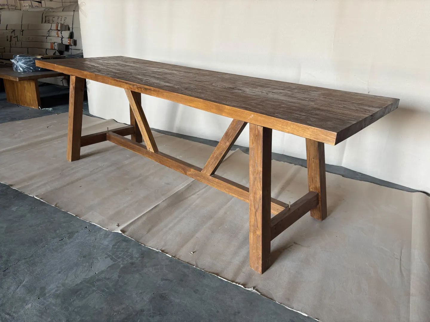 Table de repas longue en teck, piètement tréteau
