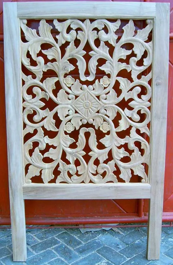 Tête de lit sculptée à motifs floraux, 90 cm