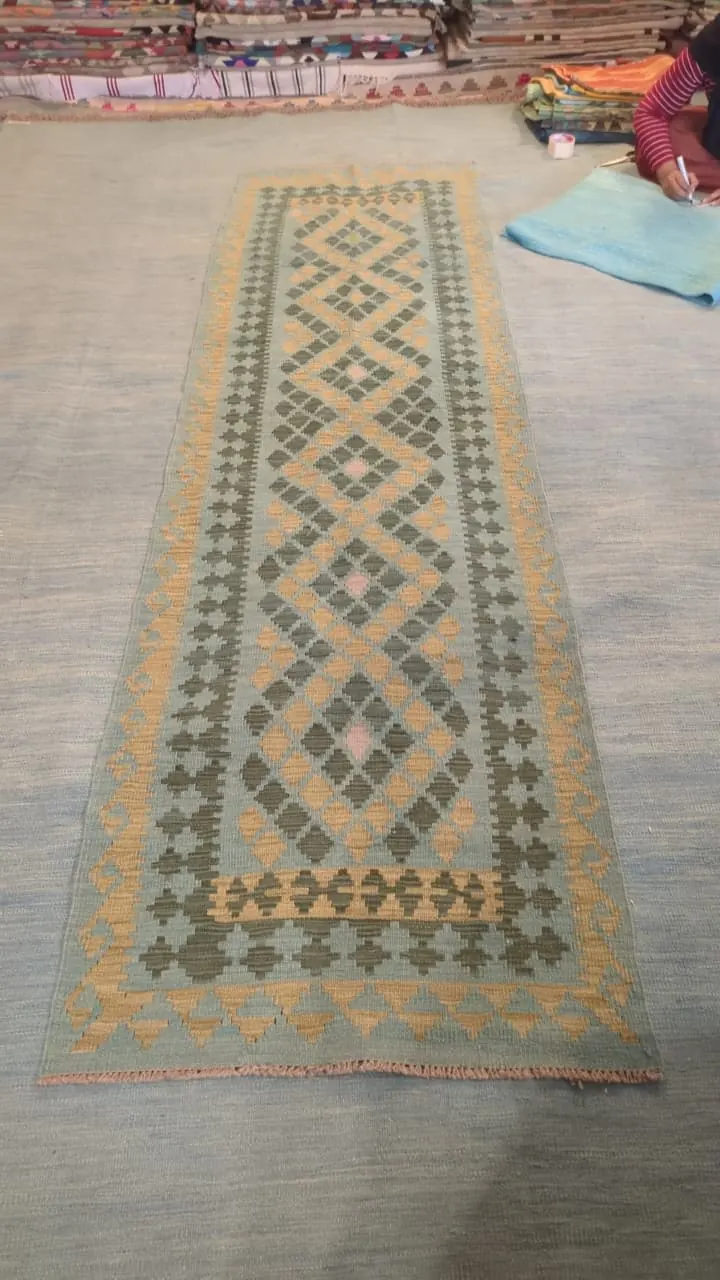 Kilim long, motifs losanges ocre et gris
