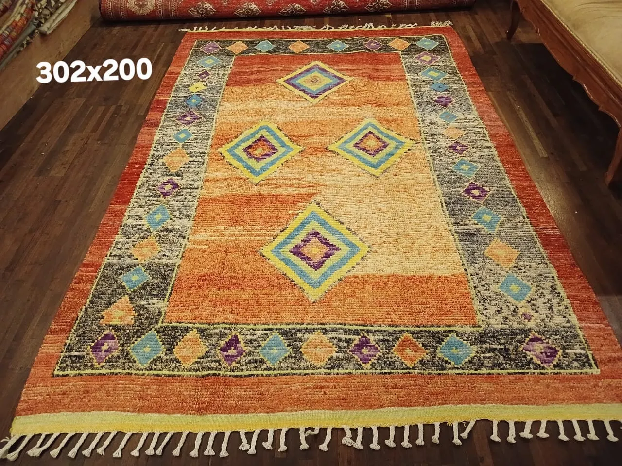 Tapis berbère à bordure orange, 302 × 200 cm